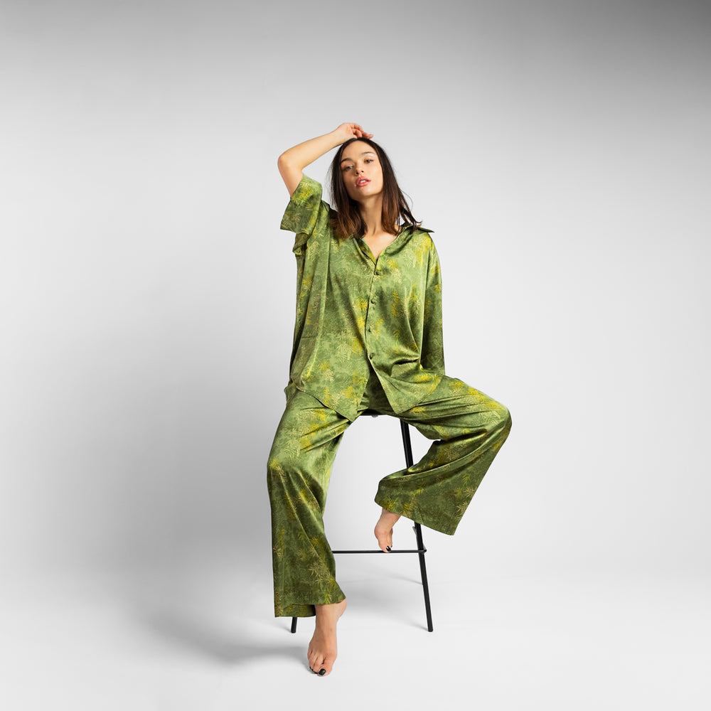 
                      
                        Green Bamboo – Silk Set
                      
                    