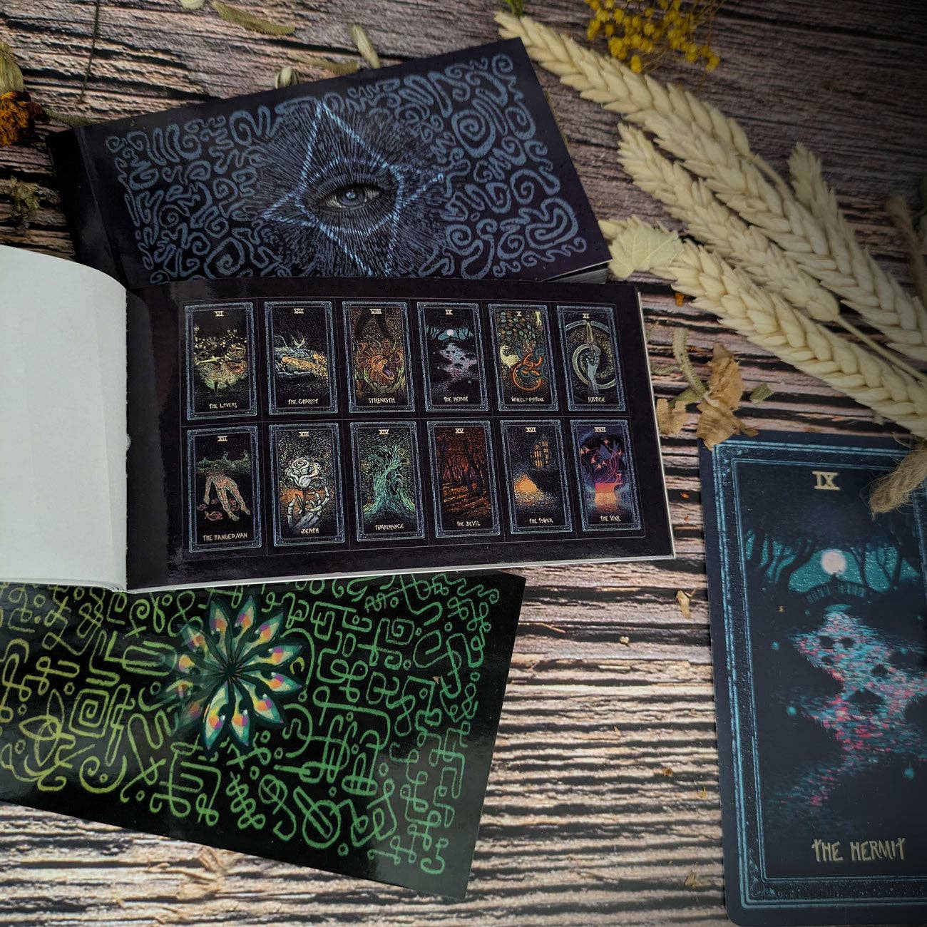 Visions Sticker Book: Prisma Visions Tarot