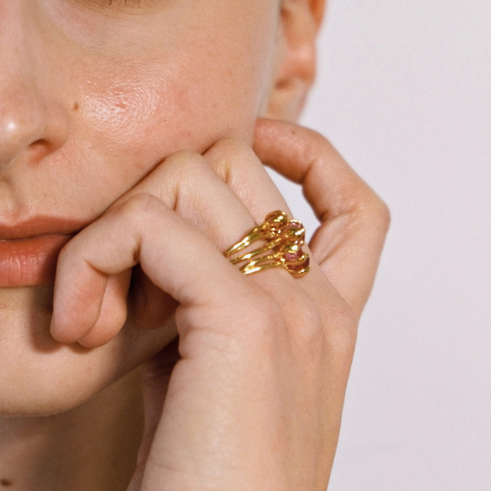 SAKURA Ring – Vergoldet mit rosa Spinell