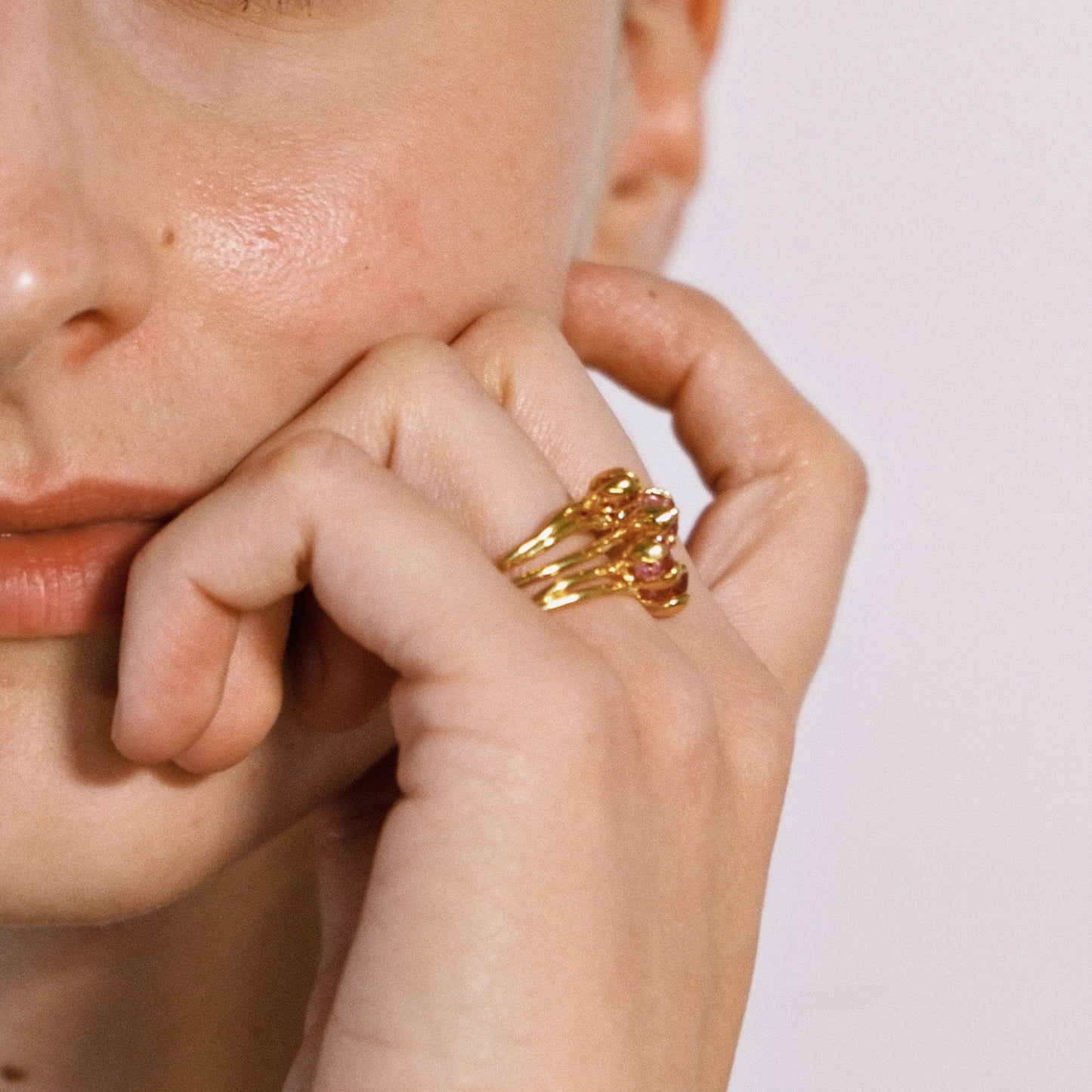SAKURA Ring – Vergoldet mit rosa Spinell