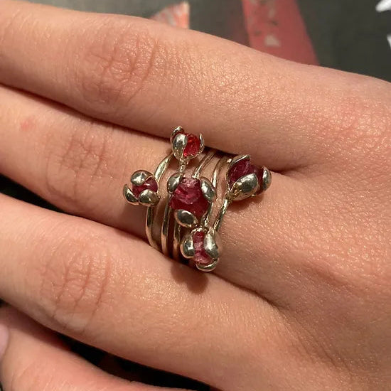 
                      
                        SAKURA Ring – Silber mit rosa Spinell
                      
                    